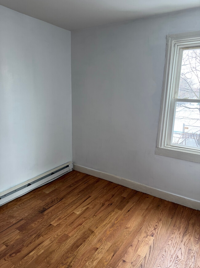 Building Photo - 39 Vinton St