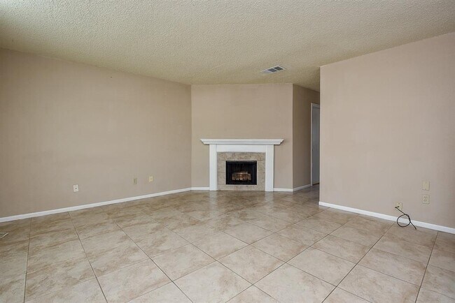 Foto del edificio - 2810 Grants Lake Blvd