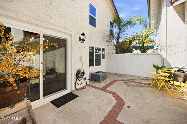 Foto del edificio - 974 Quarterhorse Ln