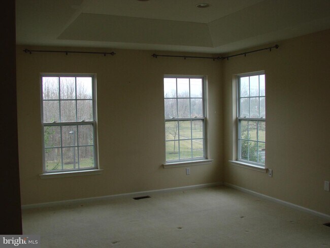 Building Photo - 33 Blake Dr