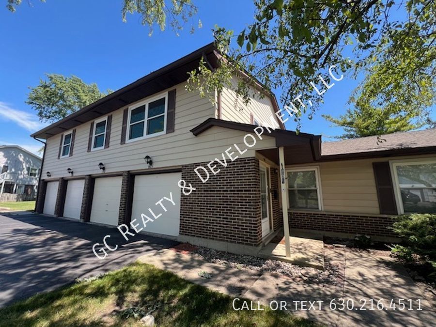 Primary Photo - ***ELK GROVE VILLAGE / FULLY UPDATED / 3 B...