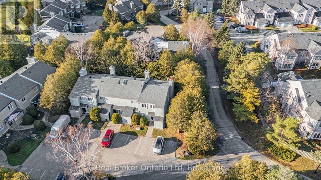 Building Photo - 127 Fairway Crescent