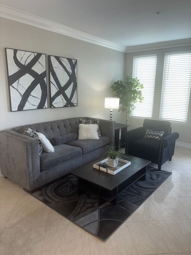 Foto principal - Genoa, fully furnished 2bdr/2bath unit, ov...