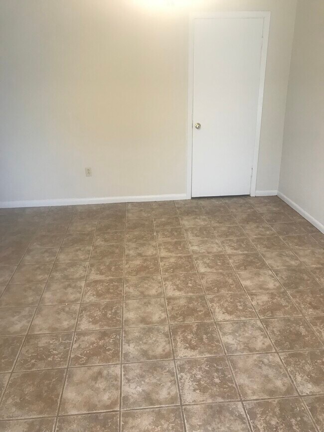 Building Photo - 6465 Park Manor Dr