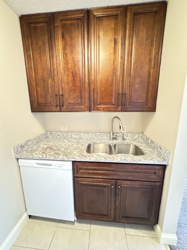 Building Photo - 1810 E St