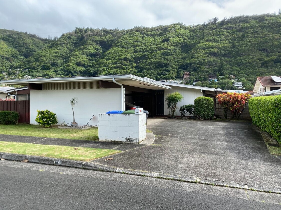 Peaceful Manoa - Spacious 3 bedroom, 2 bath single family home - Peaceful Manoa - Spacious 3 bedroom, 2 bath single family home