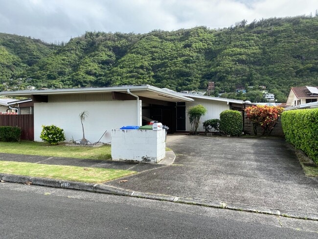 Peaceful Manoa - Spacious 3 bedroom, 2 bath single family home - Peaceful Manoa - Spacious 3 bedroom, 2 bath single family home