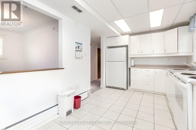 Building Photo - 47 Ranleigh Ave