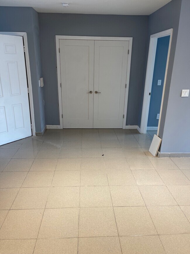 Sala - 266 Central Ave