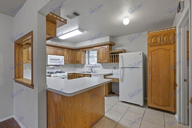 Building Photo - 213 Gregory Dr