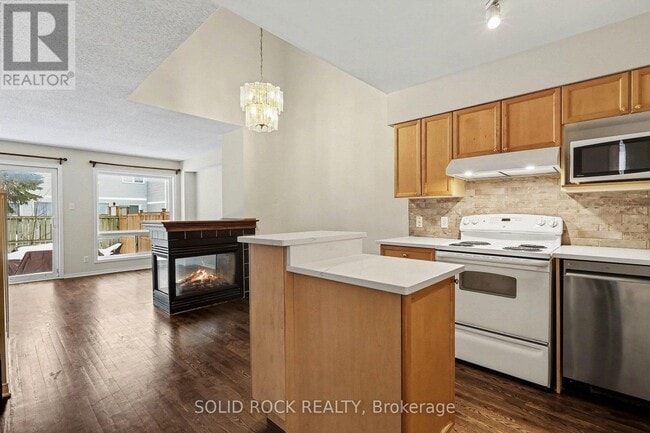 Building Photo - 17 Festive Private