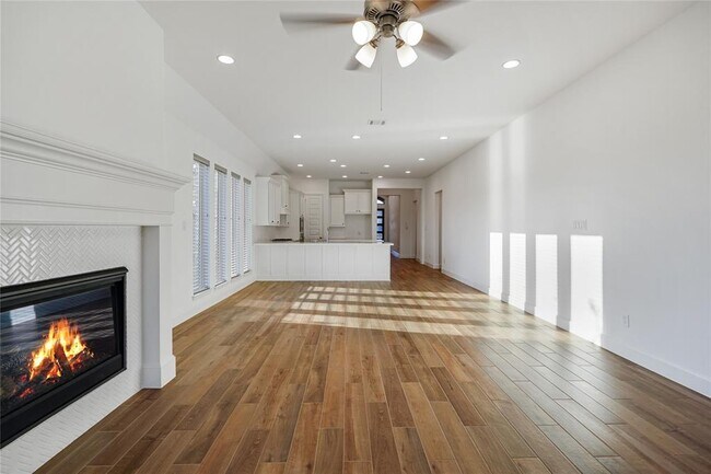 Foto del edificio - 15906 Golden Trails Ct