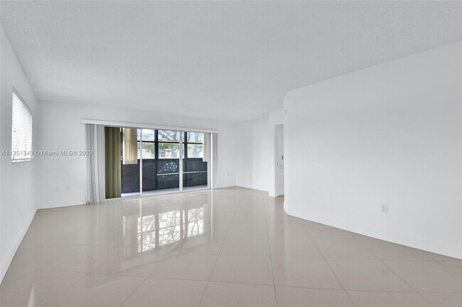 Foto del edificio - 950 SW 138th Ave
