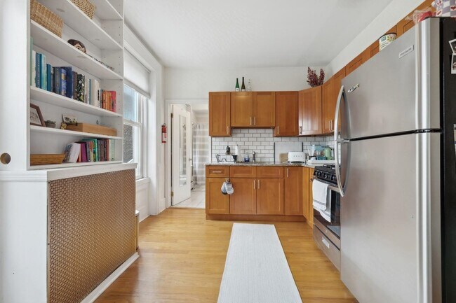 Foto del edificio - 243 MONTGOMERY St