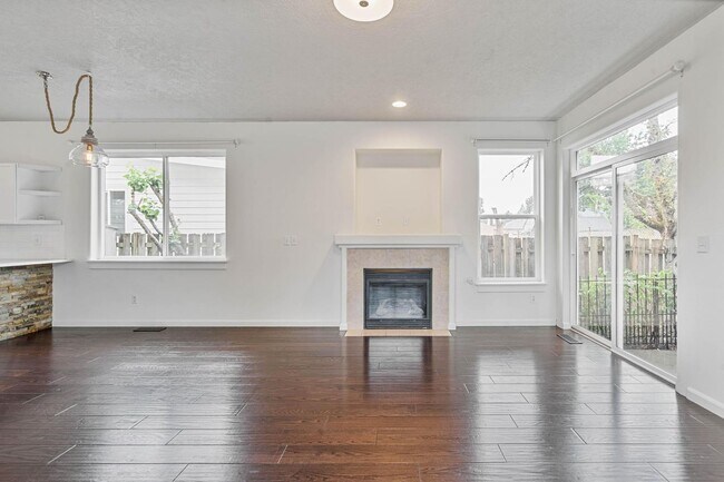 Building Photo - 10106 N Calhoun Ave