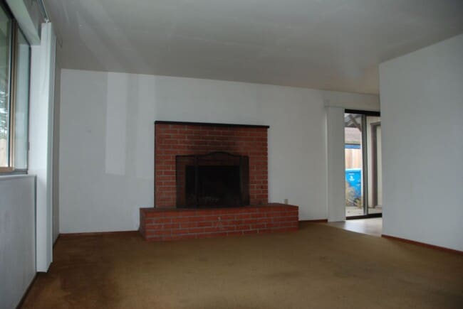 Building Photo - 1704 Antoine Ave