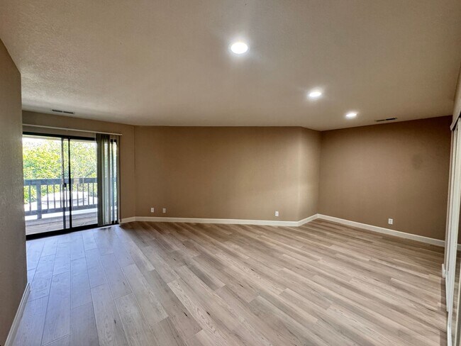 Foto del edificio - Move In Ready! Fremont 3 beds 2 baths Near Niles Canyon and Mission