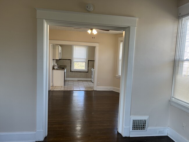 Building Photo - 4317-2 Ivanhoe Ave