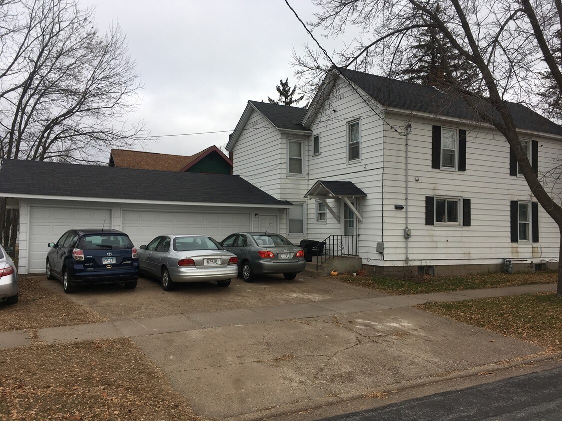 1421 9th St E, Menomonie, WI 54751 House Rental in Menomonie, WI