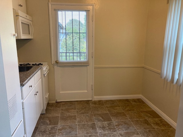 Kitchen - 1851 Riverside Drive