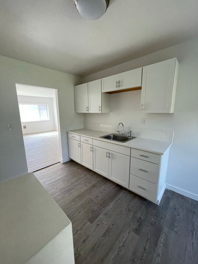 Foto del edificio - Fully Refreshed Westmoreland 3bd in Plex. ...