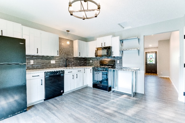 Foto del edificio - 5336 Russell Ave N