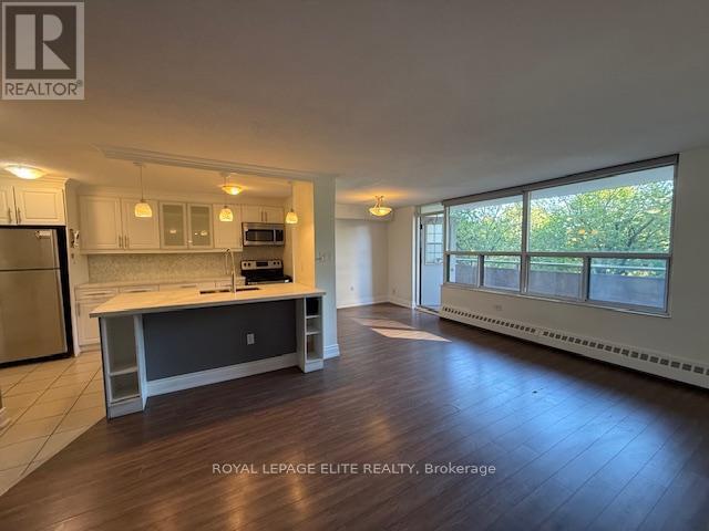 Building Photo - 3120-3120 Kirwin Ave