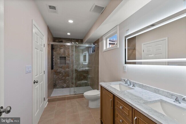 Foto del edificio - 919 Stiles St