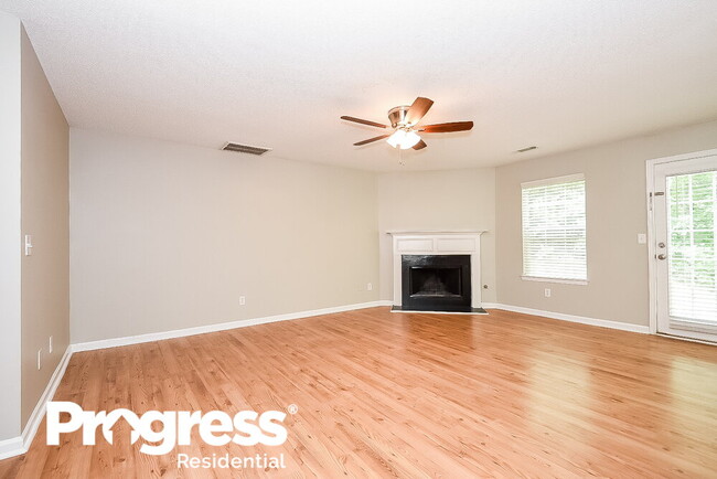 Foto del edificio - 123 Hidden Creek Dr
