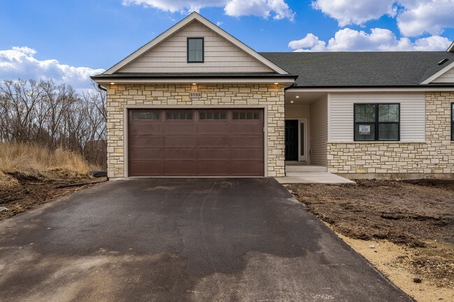 Foto del edificio - 5731 Willow Creek Ln