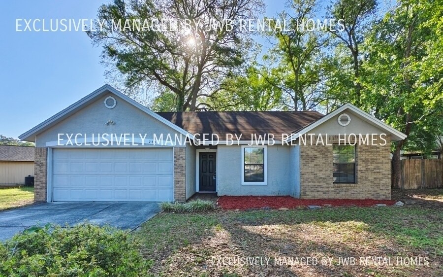 Primary Photo - 2401 Winterwood Cir W