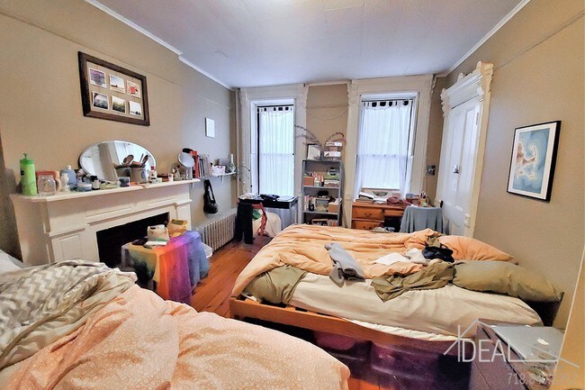 Building Photo - 476 7th Street #UNIT2R