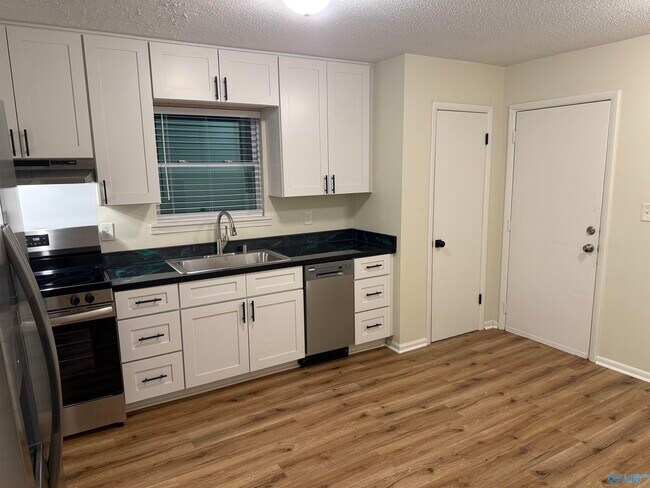 Building Photo - 3205 Delisa Cir NW