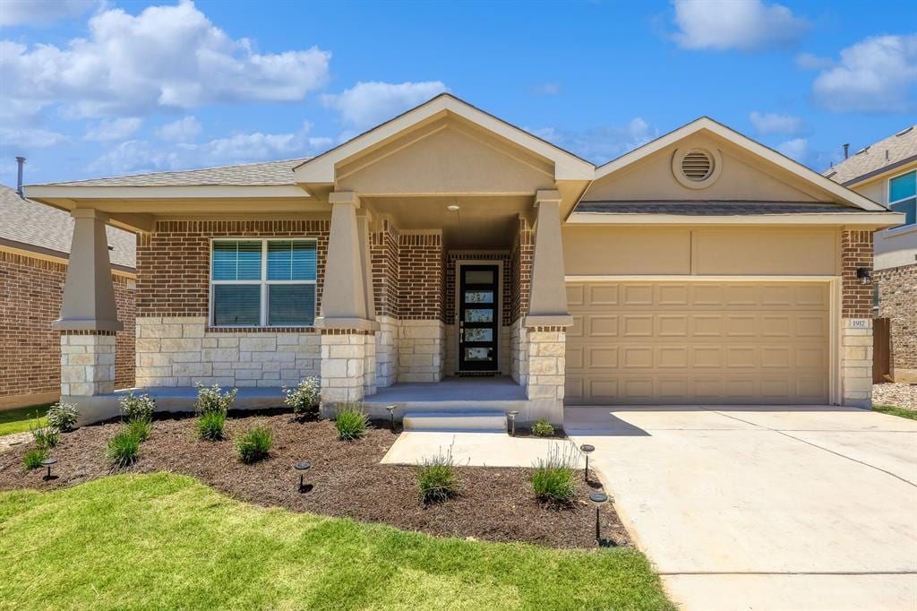 Foto principal - 1917 Centerline Ln