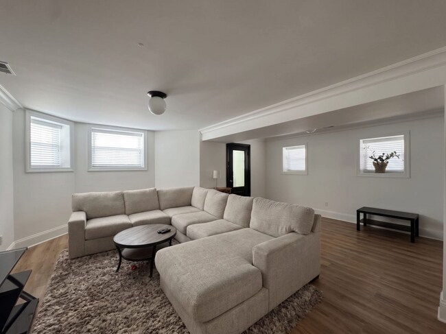 Foto del edificio - 834 W Waveland Ave