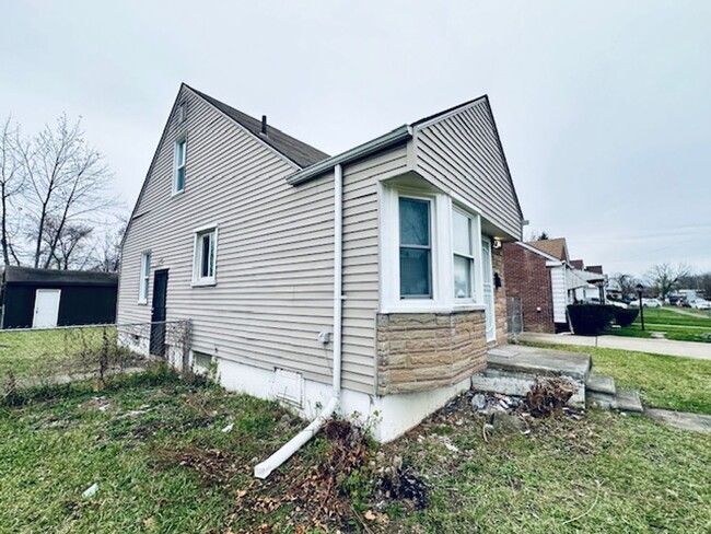 Building Photo - 3 Bedroom 1 Bath Welcome Section 8 Corner ...