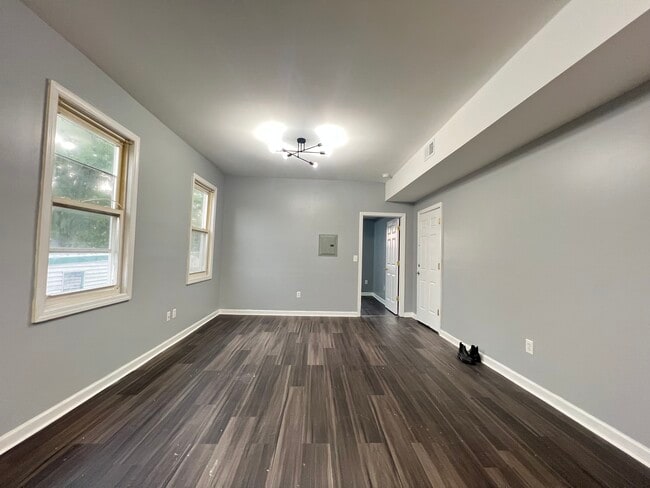 27 Bragaw Ave 3R - 28 Bragaw Ave
