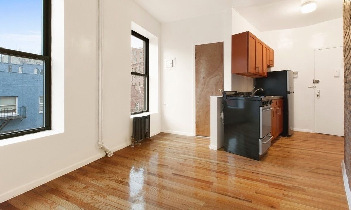 Primary Photo - 127 Perry St