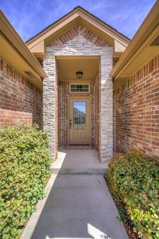 Foto del edificio - St James Park Home in Norman - Community Pool!  Available in April!