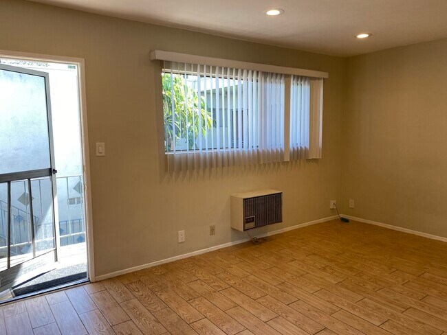 Building Photo - 220 W Spazier Ave