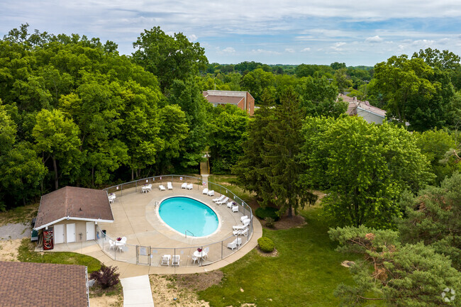 Piscina - Belleville Pointe Apartments