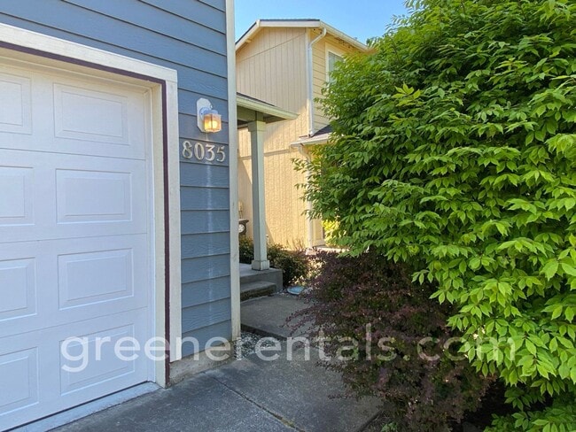 Building Photo - Coming Soon! 3BR 2.5BA Townhouse in Lancaster Neighborhood