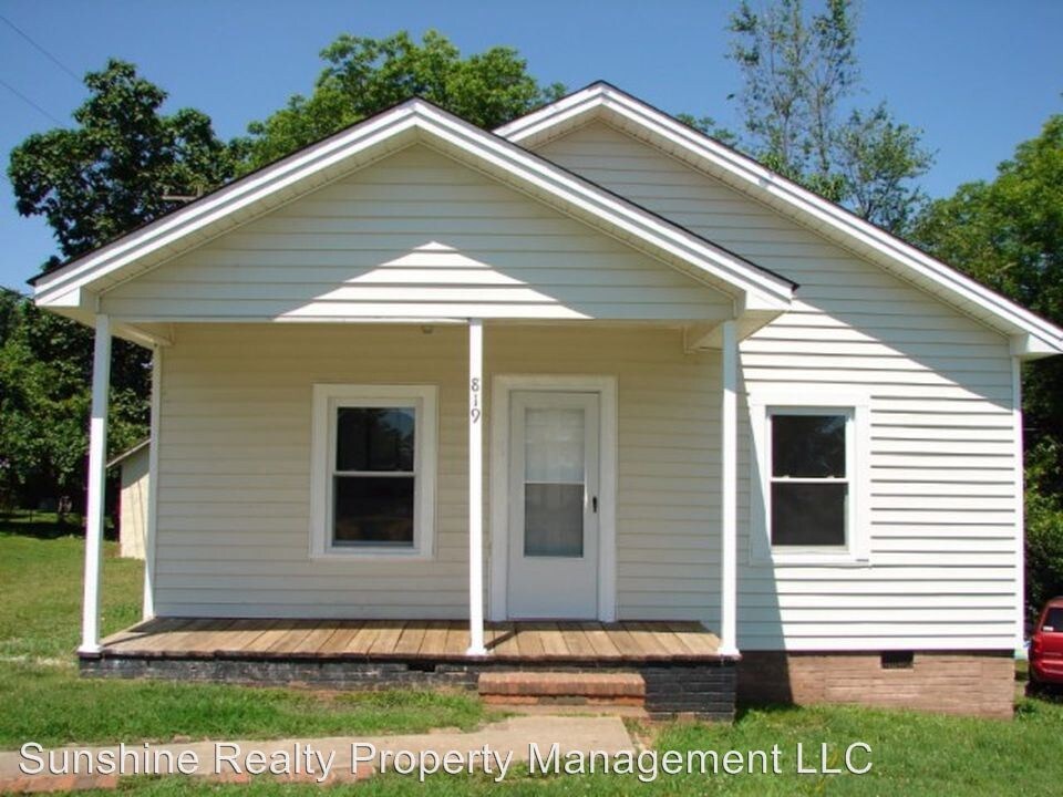 Primary Photo - 2 br, 1 bath House - 819 S. Beaumont Ave