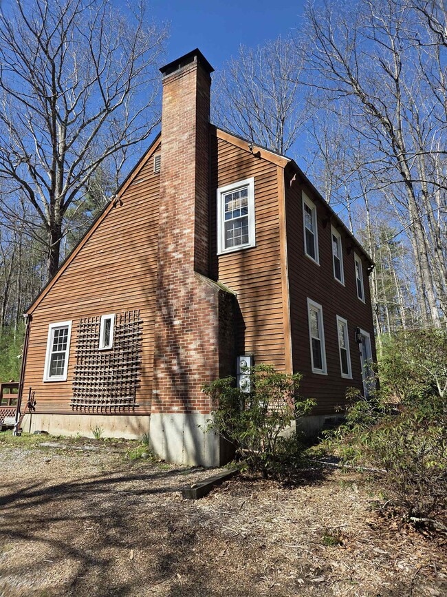 Building Photo - 43 Casalis Rd