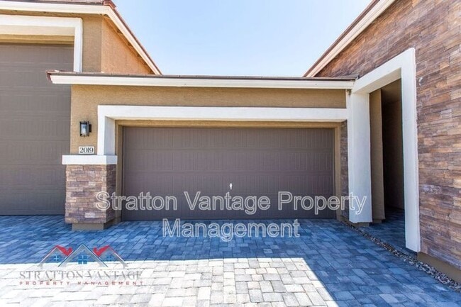 Building Photo - 2019 E Entoro Dr