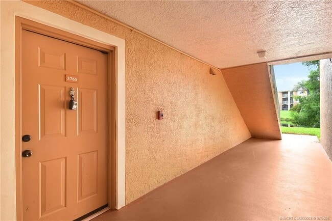 Foto del edificio - 3765 NW Mediterranean Ln
