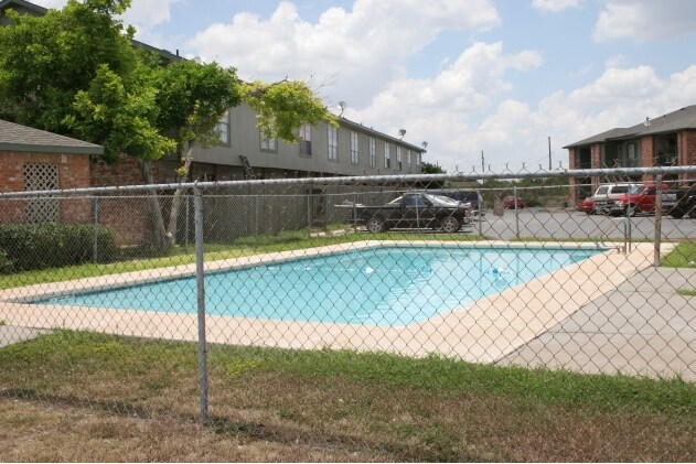 Adobe Village Apartments Harlingen Tx Apartments Com