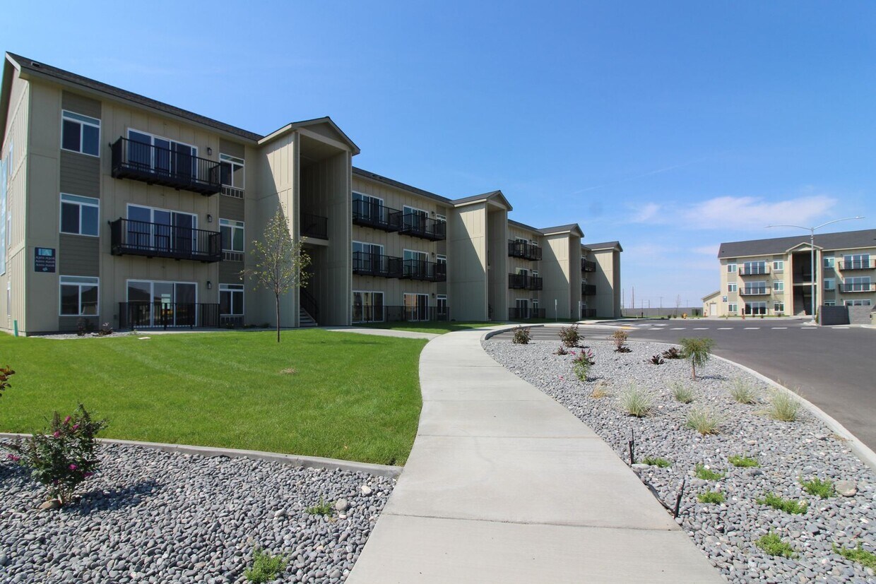 Primary Photo - 3 bedroom, 2 bath in apartment home in Oth...