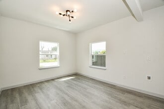 Building Photo - 4507 Kingsbury St