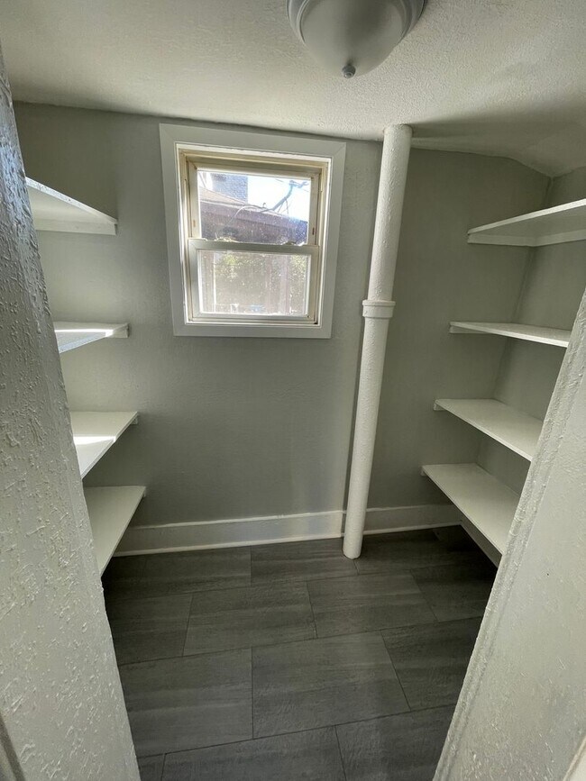 Foto del edificio - AVAILABLE June  - 1 BED 1 BATH Single Family Home!